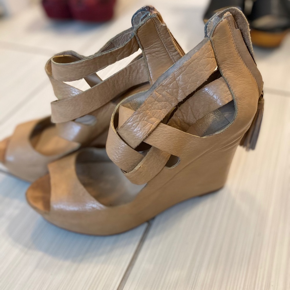 Super cute tan wedges